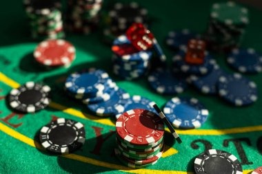 hongsuitoto platform showing football betting, live casino, and slot games